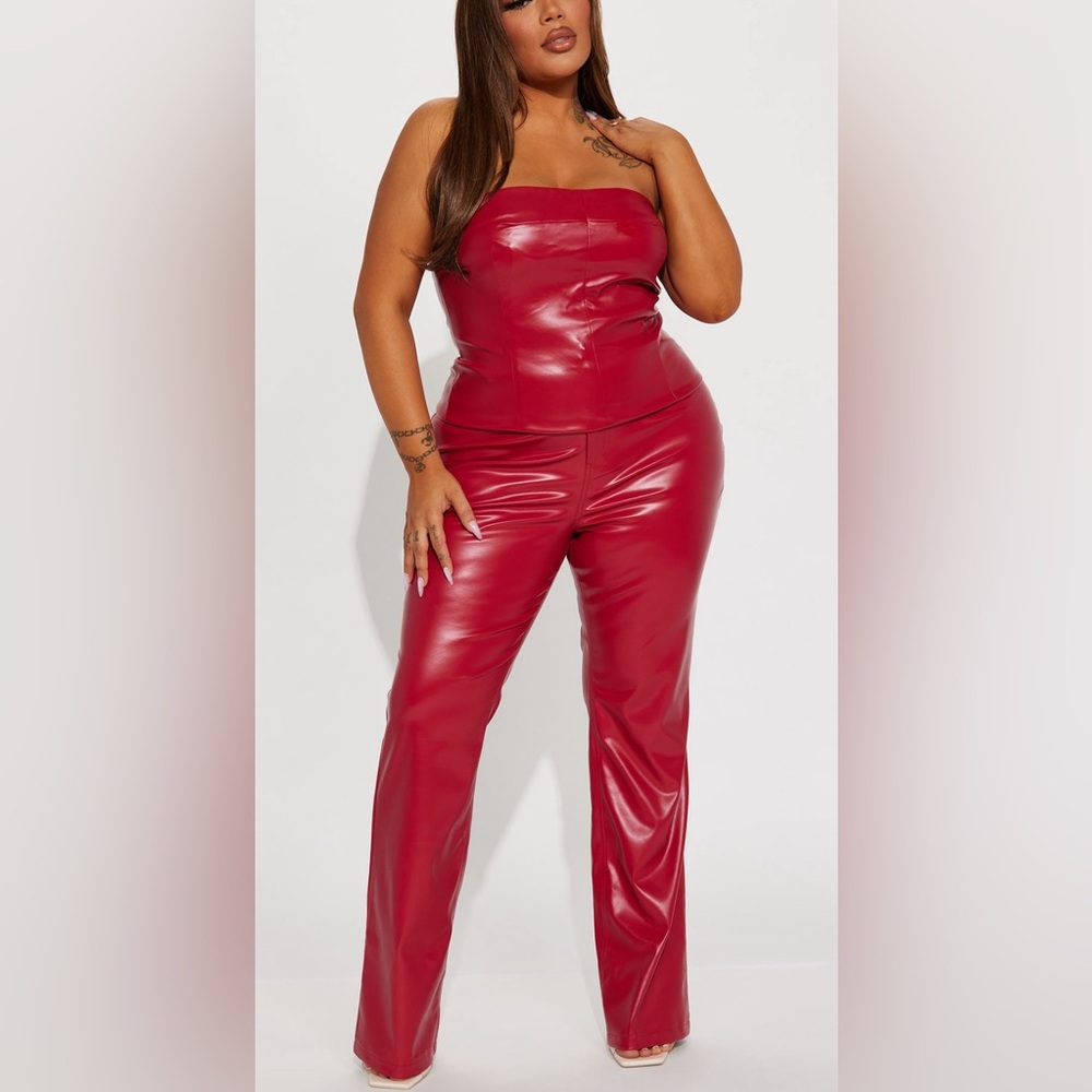 (SOLD) Fashion Nova 2pc Faux Leather Pants Set (SOLD)